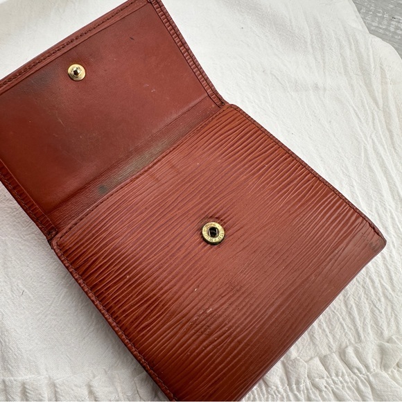 AUTHENTIC Louis Vuitton Malletier Epi Leather Elise Wallet. Brown. - Picture 9 of 16